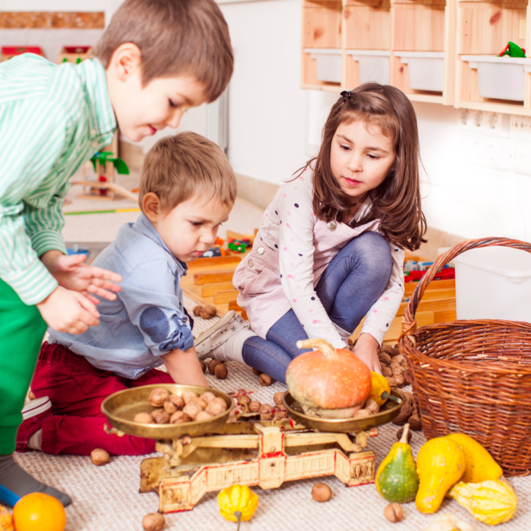 DIY Montessori Sensorial - DIY Baric Cylinders with a natural objects and a balance scale